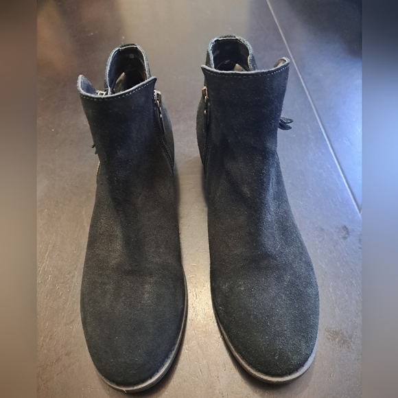 Blondo Linda Black Suede Ankle Boot   Size 7.5 - Picture 2 of 13